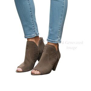 Vince Camuto EBELIN Taupe Leather Peep Toe Stacked Cone Heel Bootie Sz 7 M 37.5